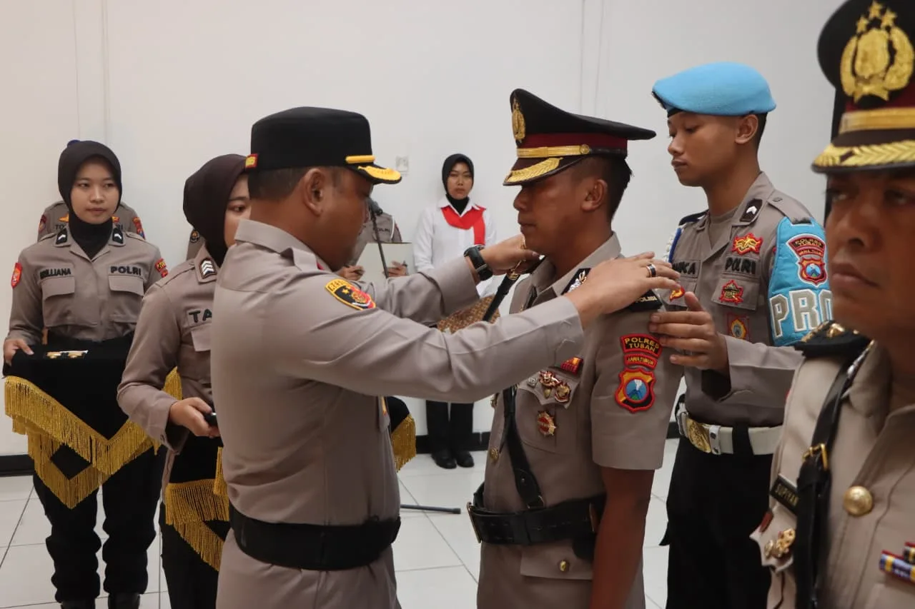 Pamit ke SPN Polda Jatim, Kompol Robial Serahkan Tongkat Estafet Wakapolres Tuban ke Kompol Supiyan