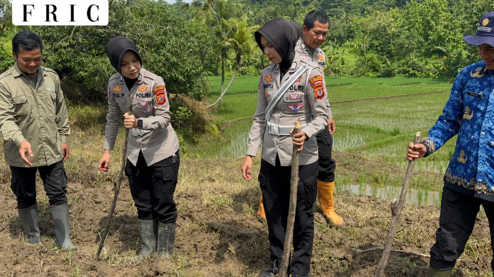 Satlantas Polres Kuningan Bersinergi dengan Dinas Pertanian Pantau Ketahanan Pangan di Desa Cibulan