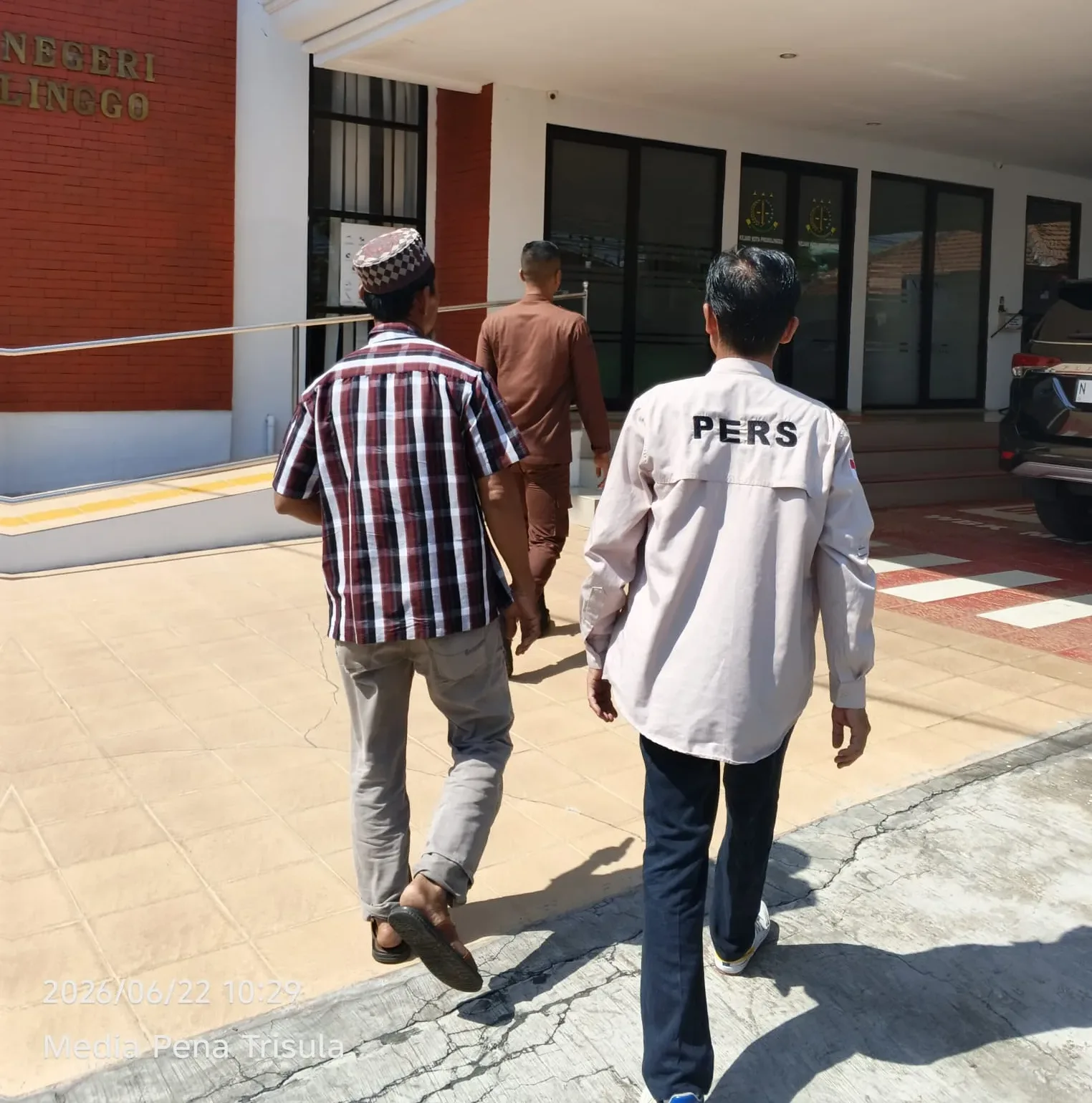 Trio Pendekar Anti Acak Kadut Menggugat: Membedah Keserakahan dan Pembangkangan Hukum Sang Penguasa