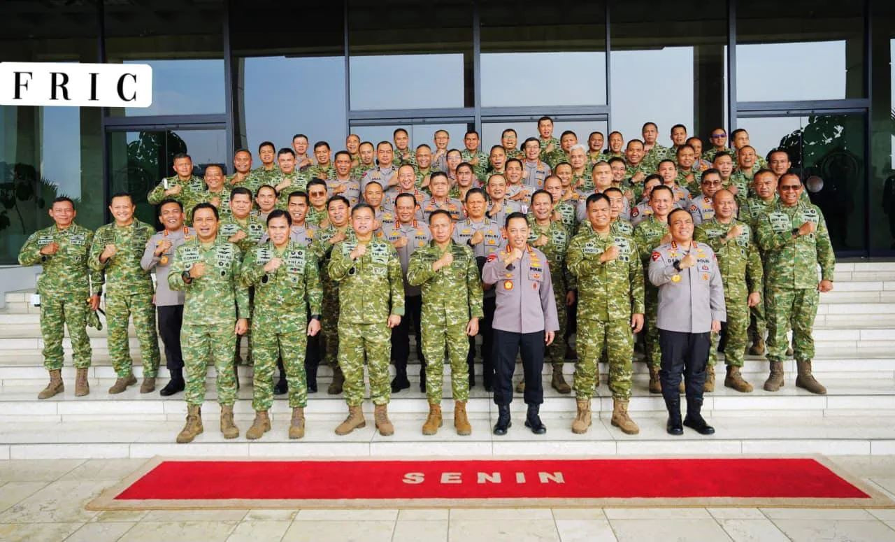 Kapolri Perkuat Soliditas TNI-Polri Lewat Silaturahmi dengan Panglima TNI di Mabes TNI