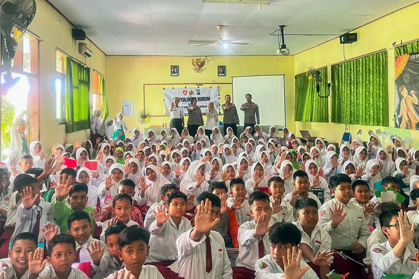 Polres Probolinggo Kota Edukasi 256 Siswa Baru SMP Negeri 4 tentang Bahaya NAPZA Saat MPLS