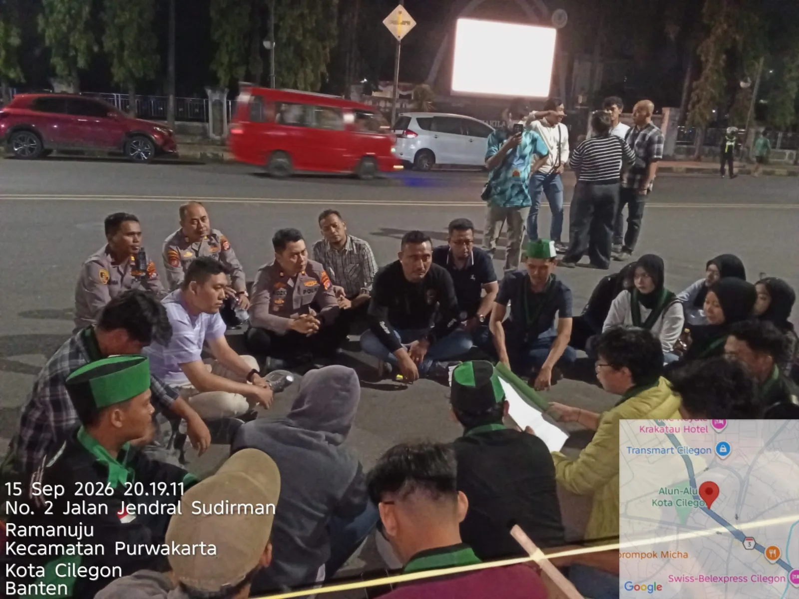 Wakapolres Cilegon Turun ke Tengah Aksi Demo HMI, Pendekatan Humanis Tuai Apresiasi Dari Pengguna Jalan