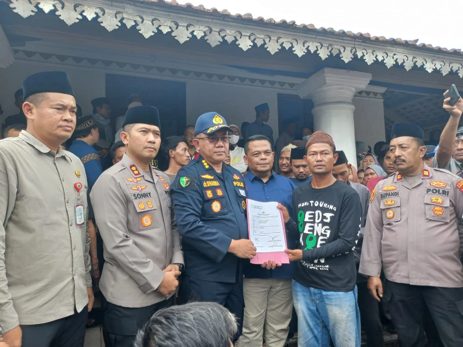 Polda Banten Dampingi Pemulangan dan Pemakaman Korban Kapal Aruphadatu 1